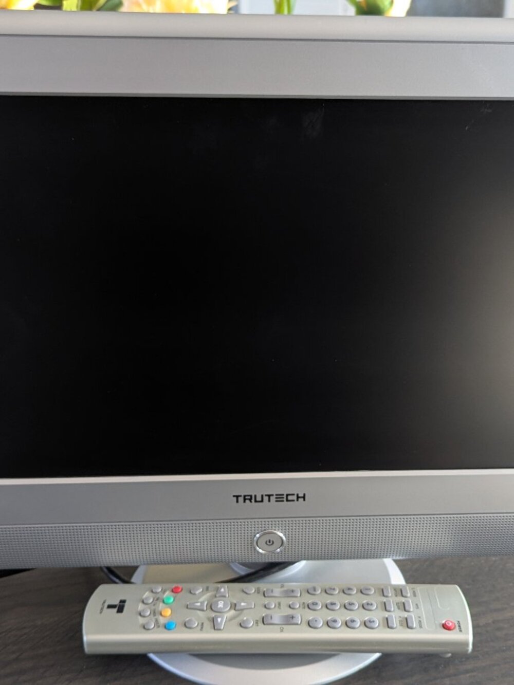 TruTech 15" Thin LCD TV Small Compact 15.5" x 14.25" model 008-09-0115
